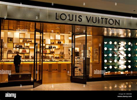 the grove louis vuitton|the grove la hours.